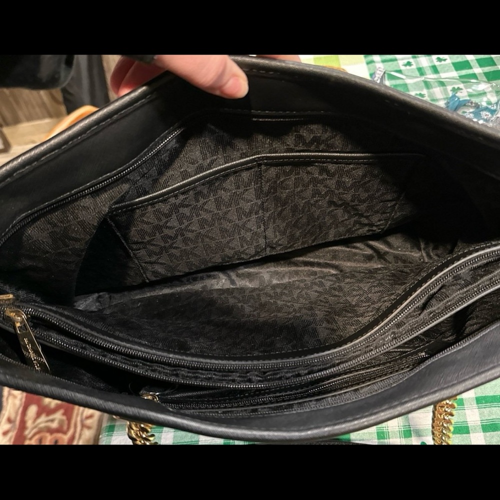 Michael Kors shoulder bag. - Picture 5 of 6